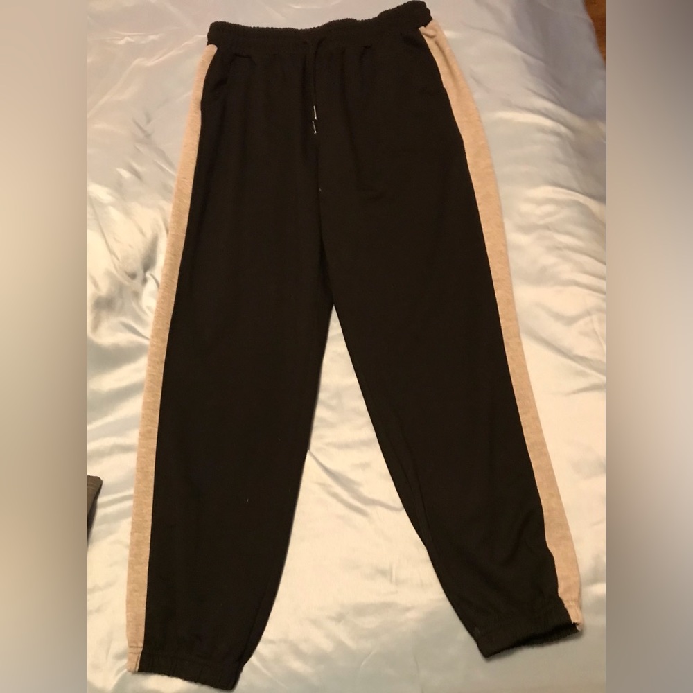 LouKeith Boys joggers /size large